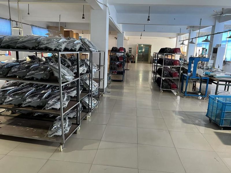 Yimi (Guangzhou) Automotive Parts Co, Ltd สายการผลิตของผู้ผลิต