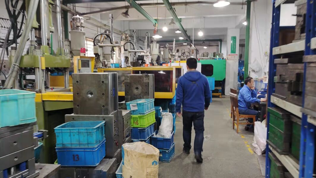 Yimi (Guangzhou) Automotive Parts Co, Ltd สายการผลิตของผู้ผลิต